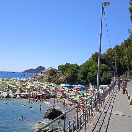 Azzurra - 850 M Al Mare - 75 Mq - Balconata Vivibile - Wi-fi - Pay Tv Gratis - Posteggio Auto Condominiale Non Assegnato Appartamento Rapallo