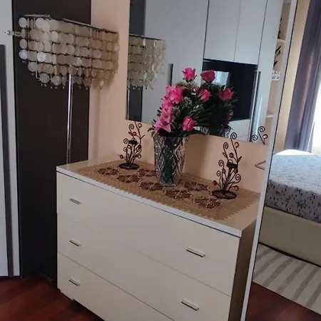 Daire Azzurra - 850 M Al Mare - 75 Mq - Balconata Vivibile - Wi-fi - Pay Tv Gratis - Posteggio Auto Condominiale Non Assegnato